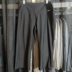 4 for $30 - Nike Crop Leggings